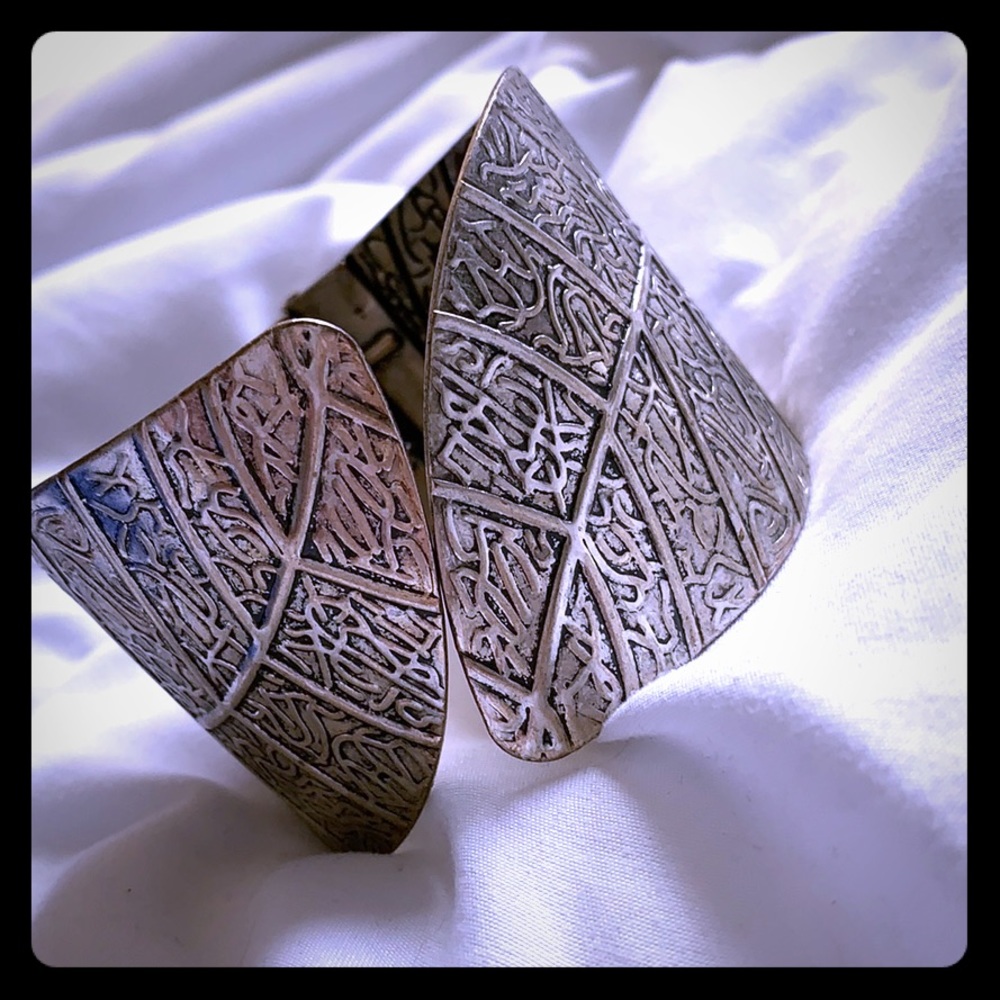 Metal leaf bracelet